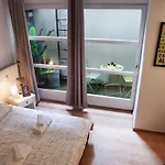 New Duplex de charme au pied de la Cathédrale Carré d\'or